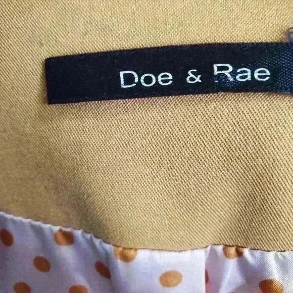 DOE & RAE mustard yellow pleated lightweight blazer.  Size medium - Picture 10 of 14